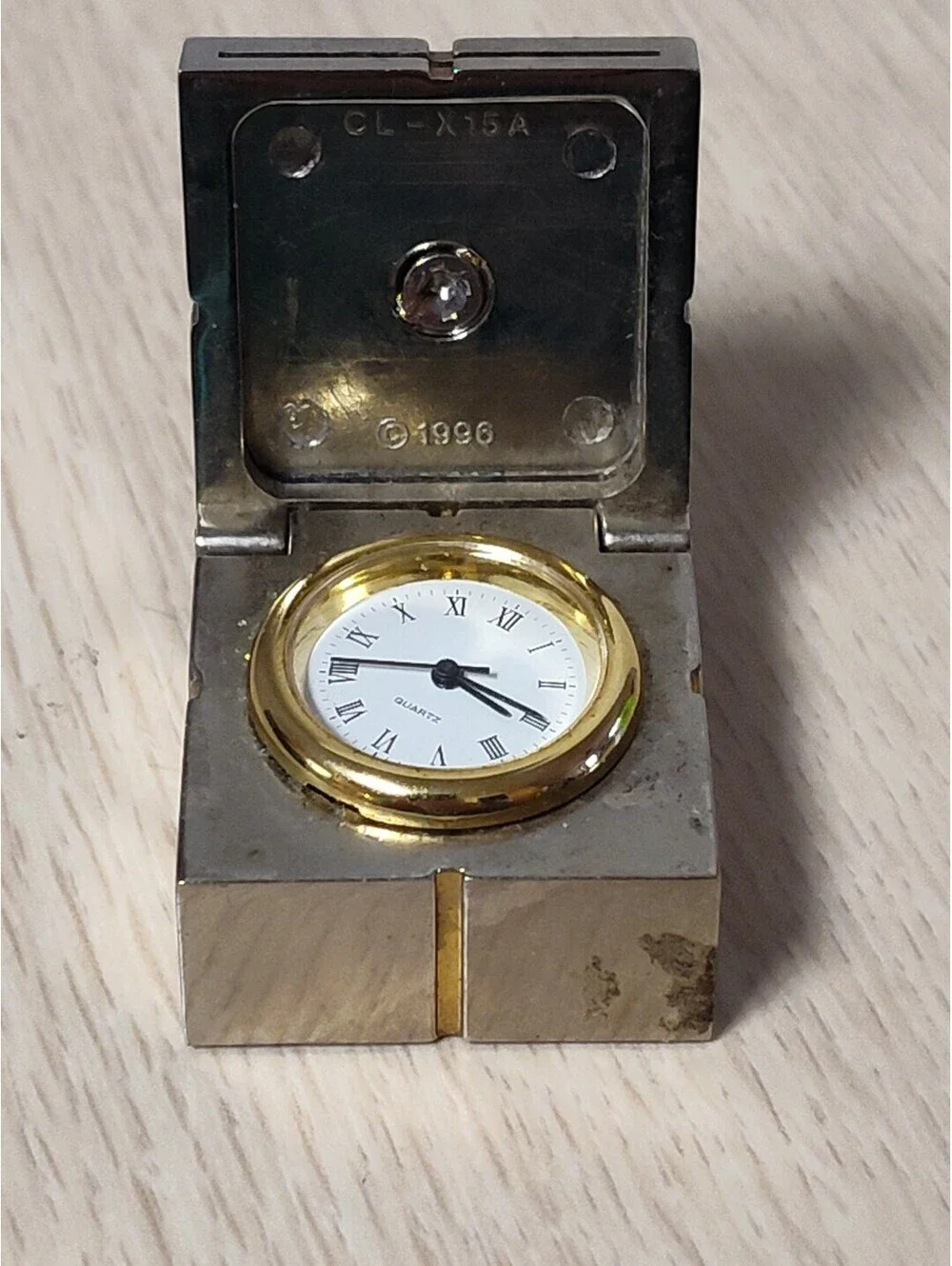 Small Vintage (CL-X15A) 1996 Flip Top Present Box Roman Numeral Clock ..